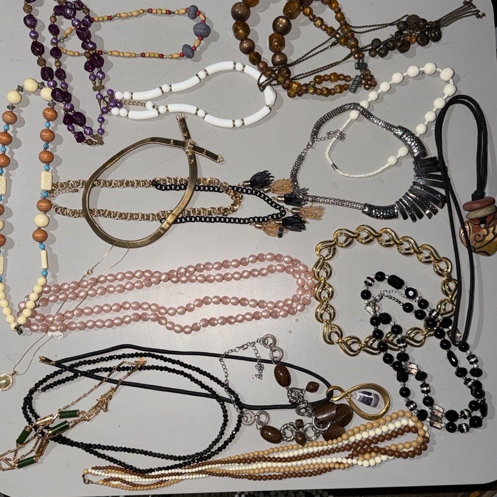 Vintage LOT of Costume Jewelry Necklaces Varying Styles Wood/beaded Unique